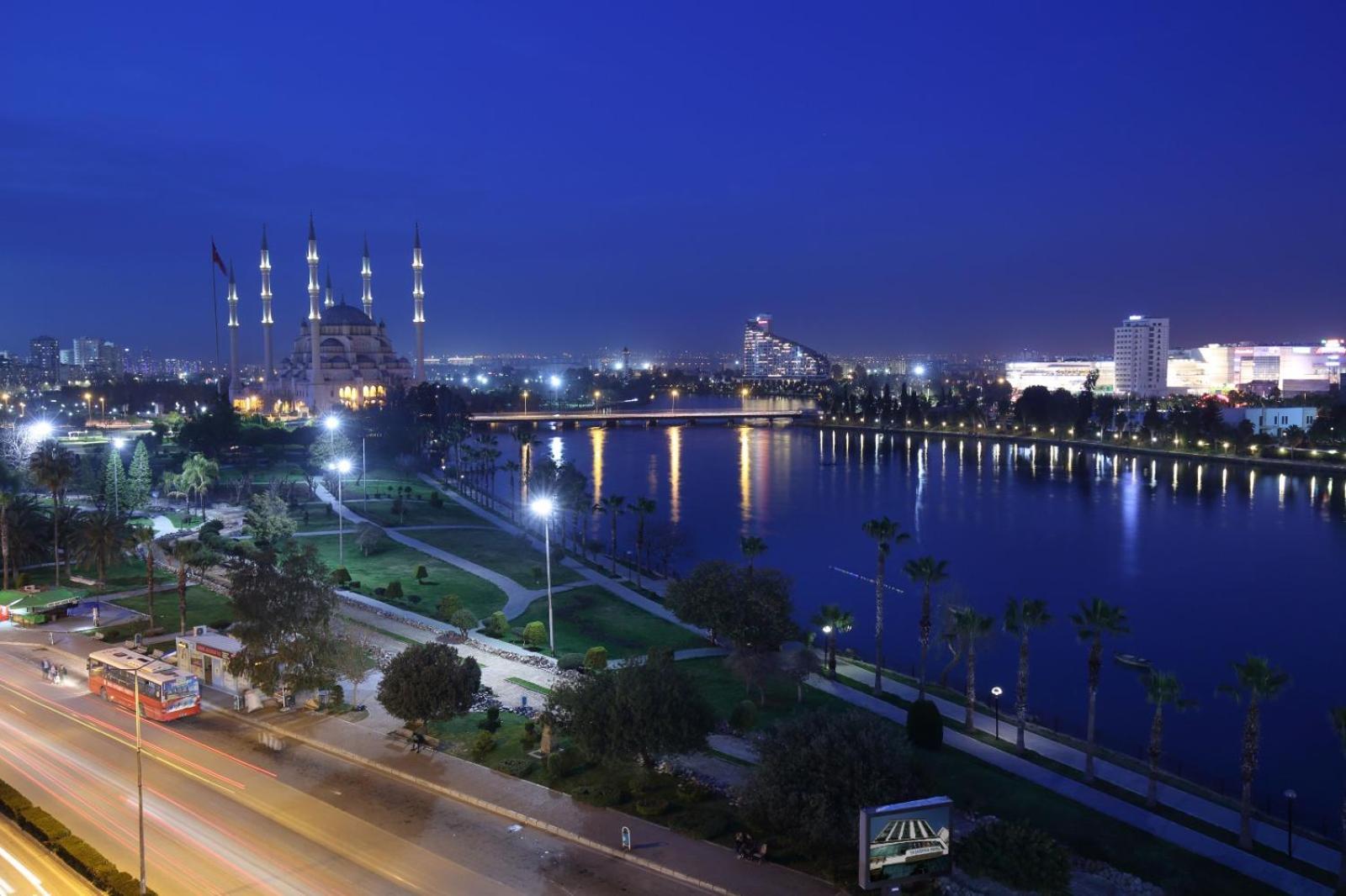 Adana Taskoeprue Hotel Екстер'єр фото